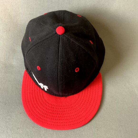 NEFF‎ Black & Red SnapBack Hat Wool Blend Size S/M - Picture 2 of 10
